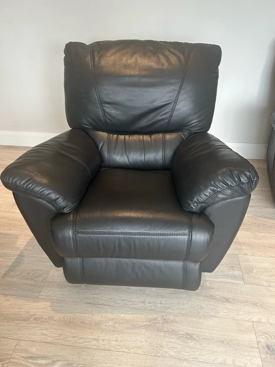 3 seater sofa (2 reclining), 2 armchair recliners - Image 2