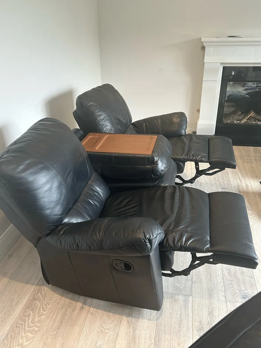 3 seater sofa (2 reclining), 2 armchair recliners - Image 4