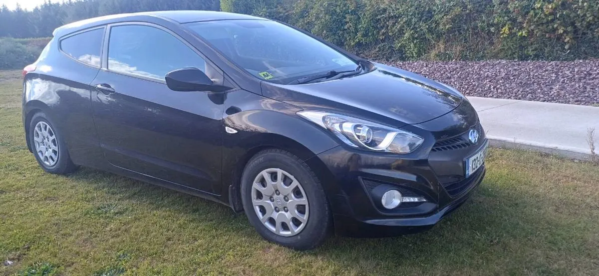 2013 hyundai i30 van - Image 1
