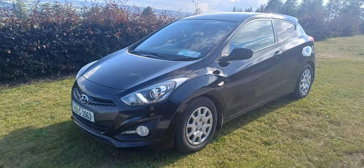 2013 hyundai i30 van - Image 2