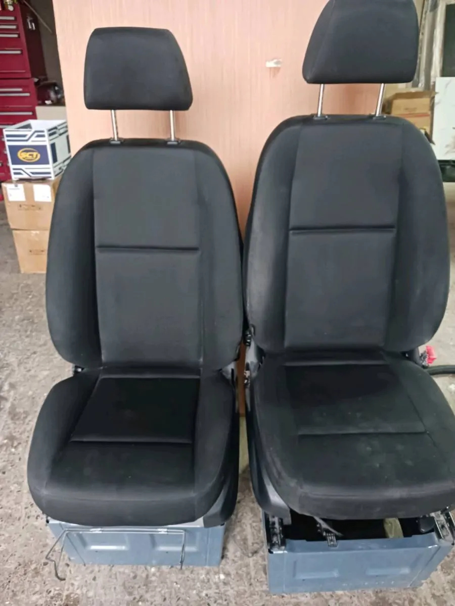 Front seats Mercedes Sprinter 24