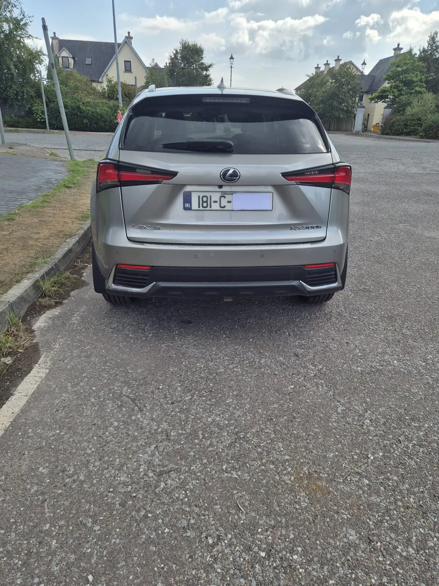 Lexus Premier NX300H. - Image 2
