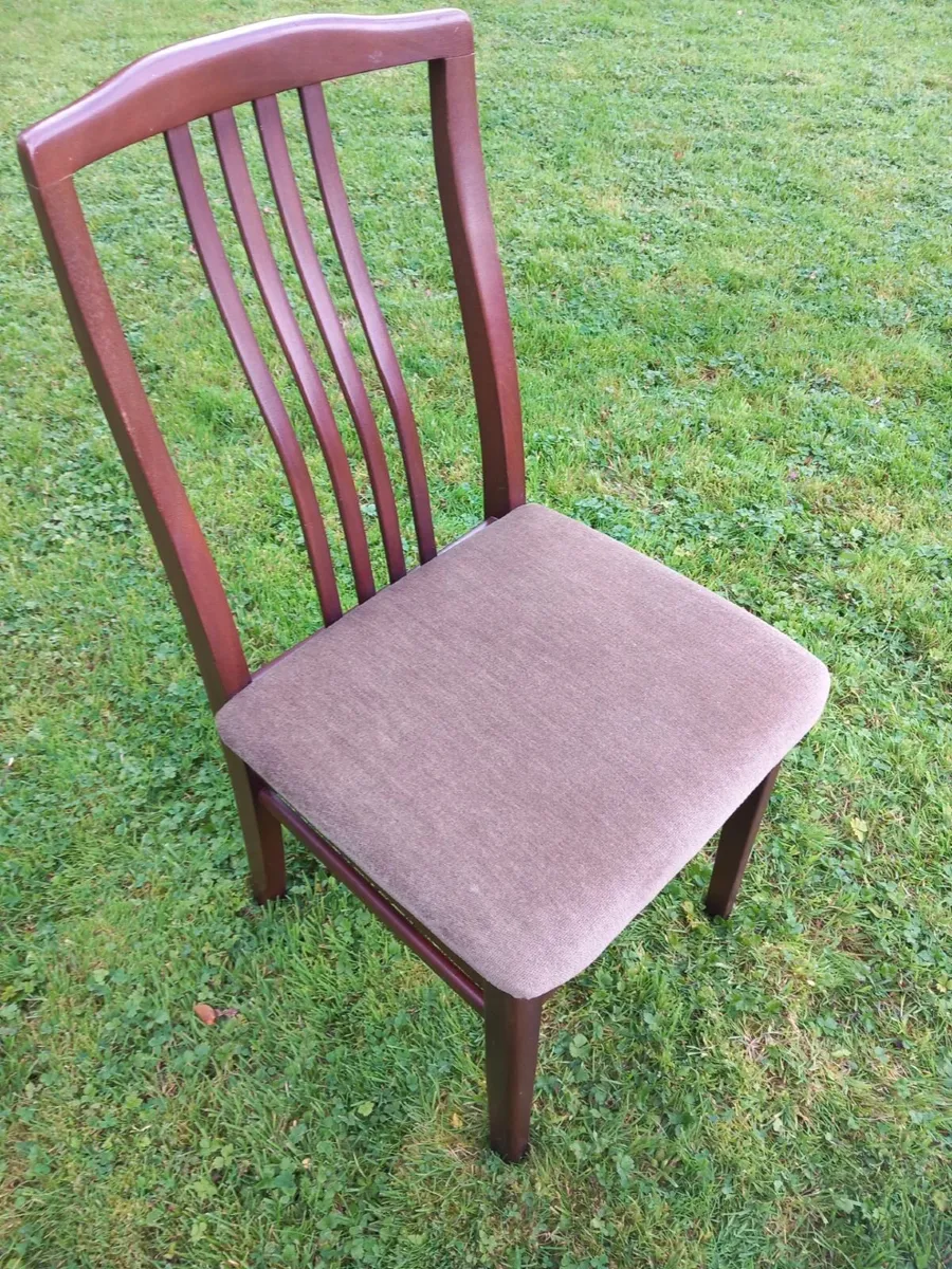 Table and six chairs- (two carver's) for sale. - Image 3