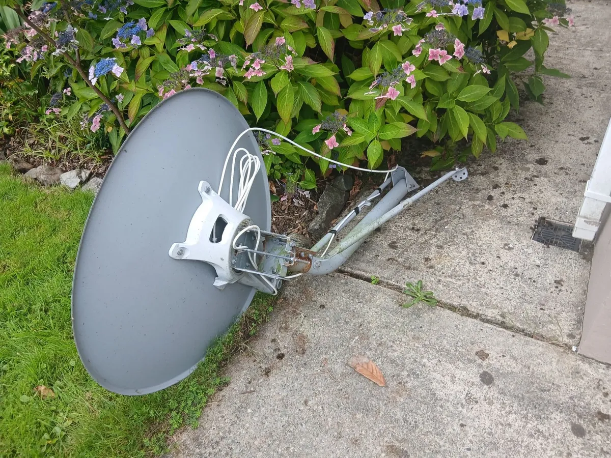 Satellite dish - Image 2