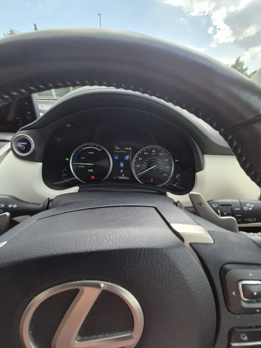 Lexus Premier NX300H. - Image 4