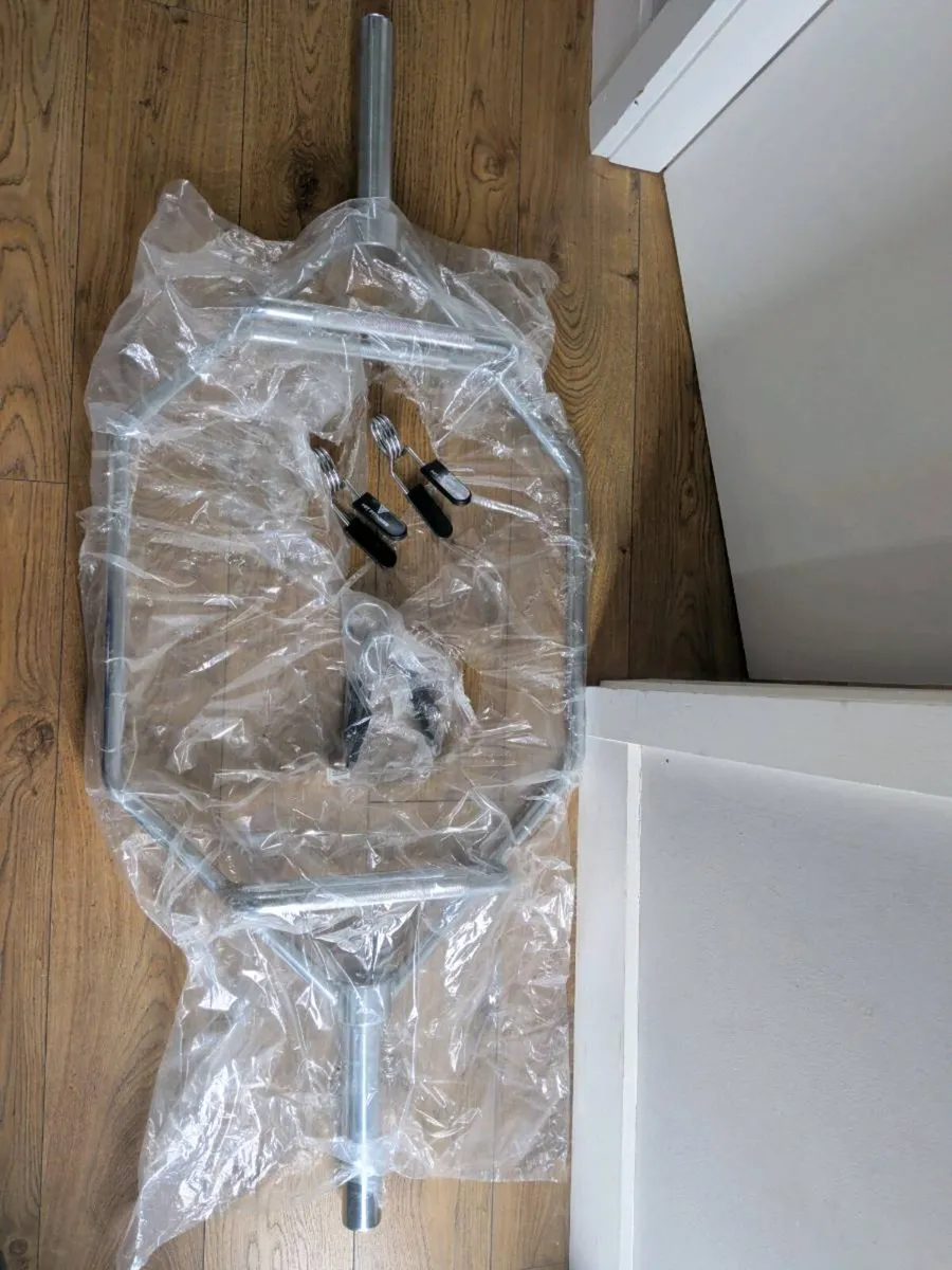 Trap Bar and 4 Collars - Image 1