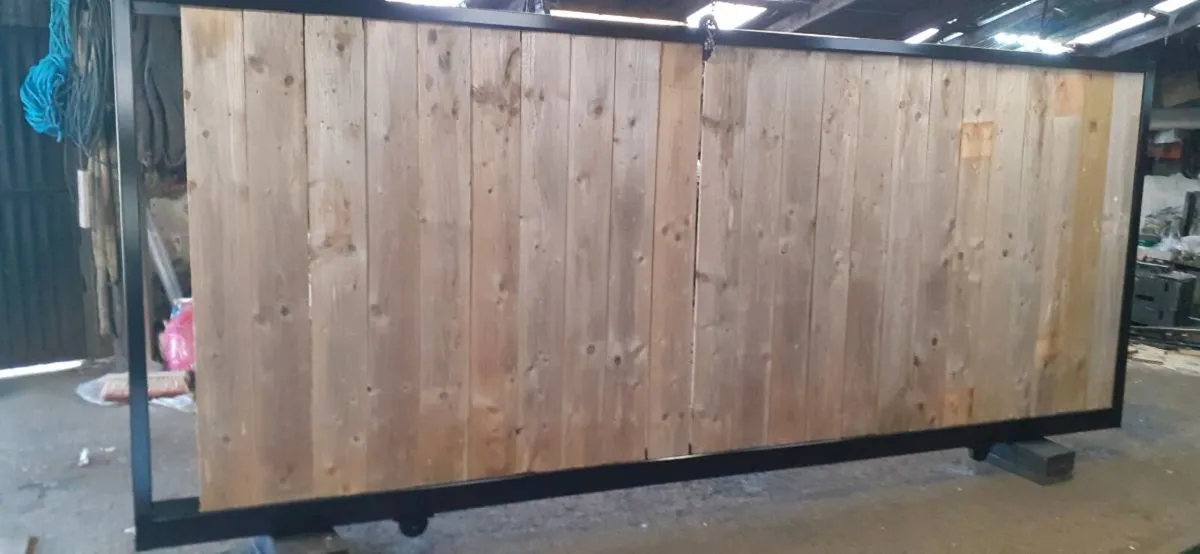 Sliding gate with motor cheap to clear - Image 1