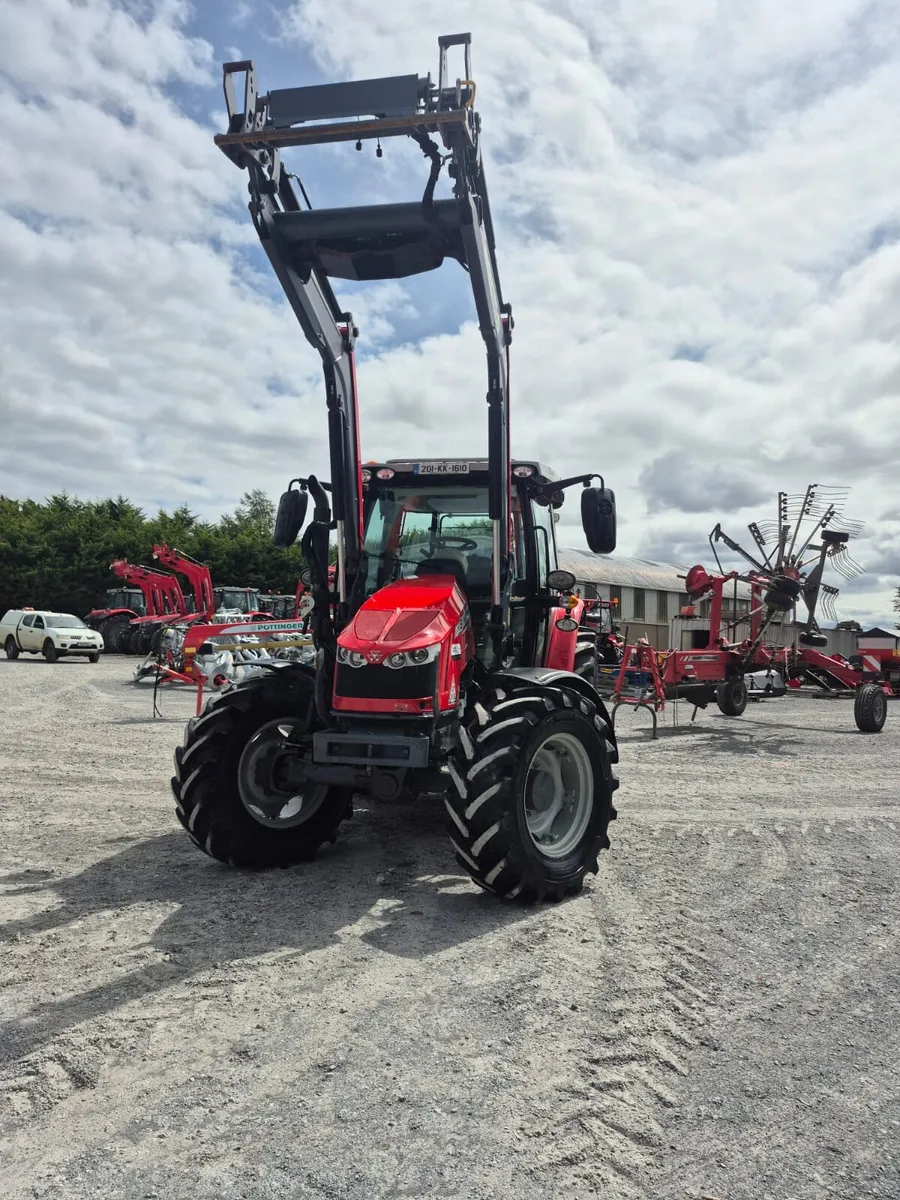 Massey Ferguson 5712 Tractor - Image 2