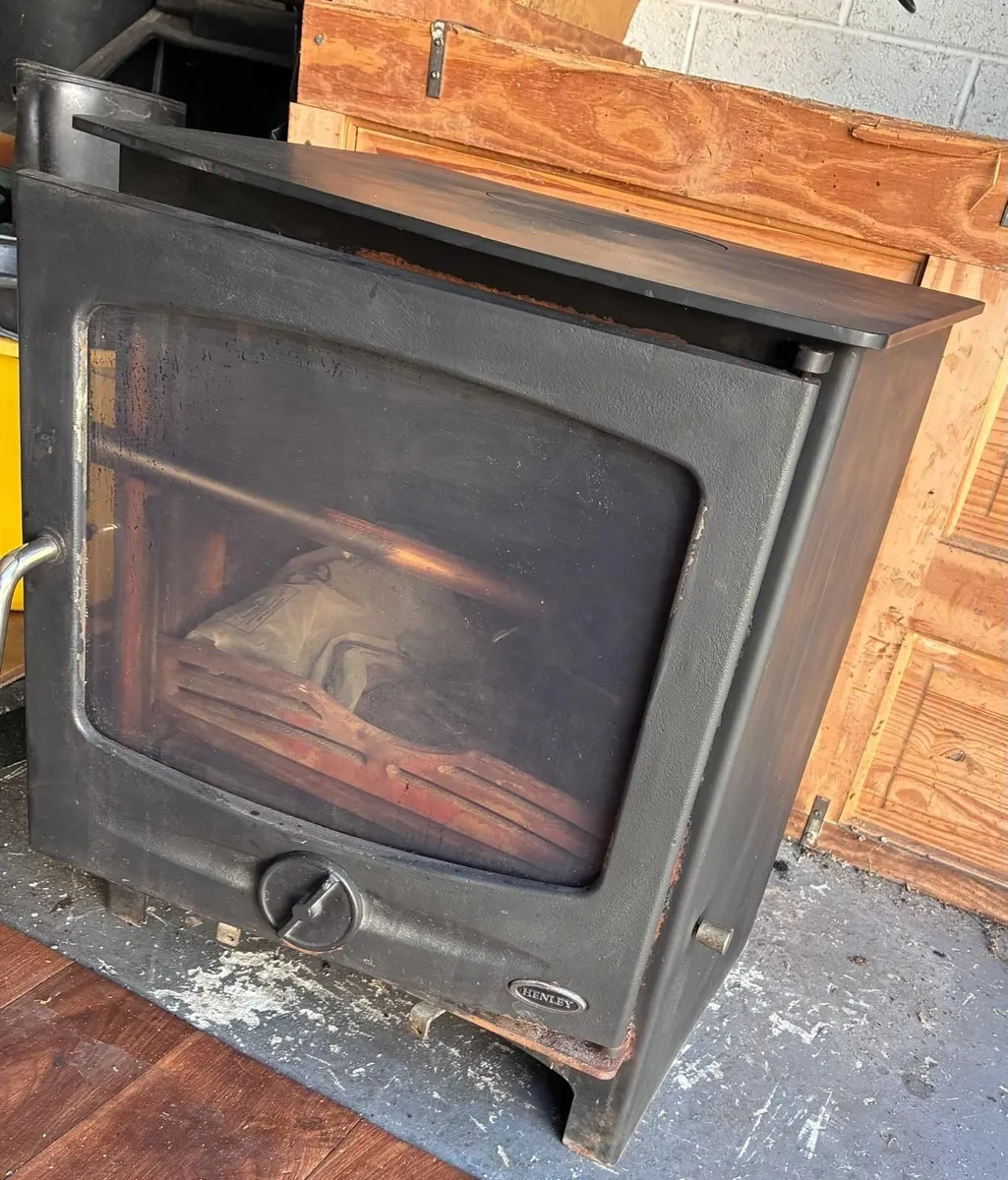 Stove with back boiler & pump - Image 1