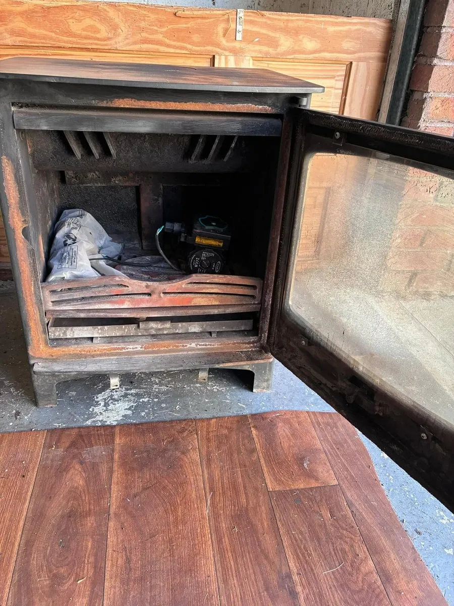 Stove with back boiler & pump - Image 2