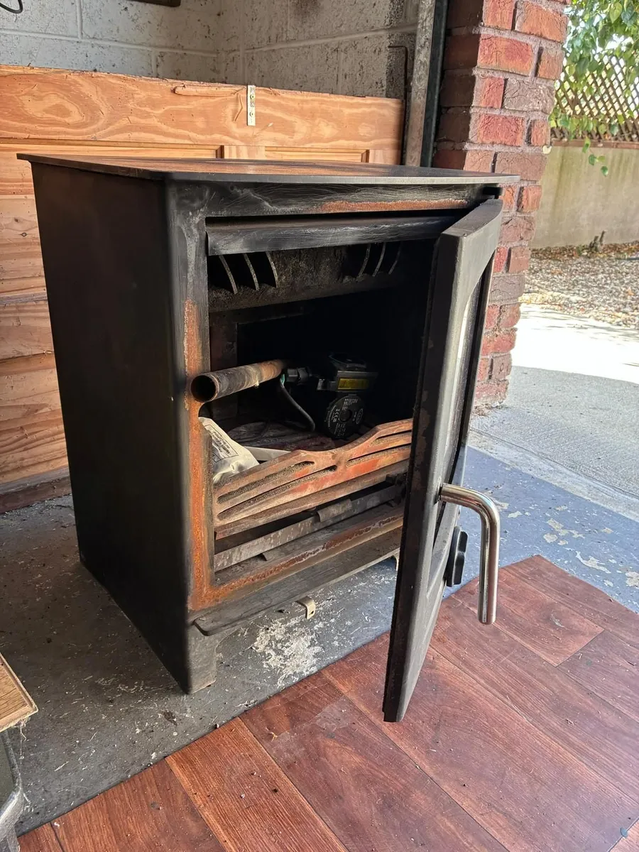 Stove with back boiler & pump - Image 3