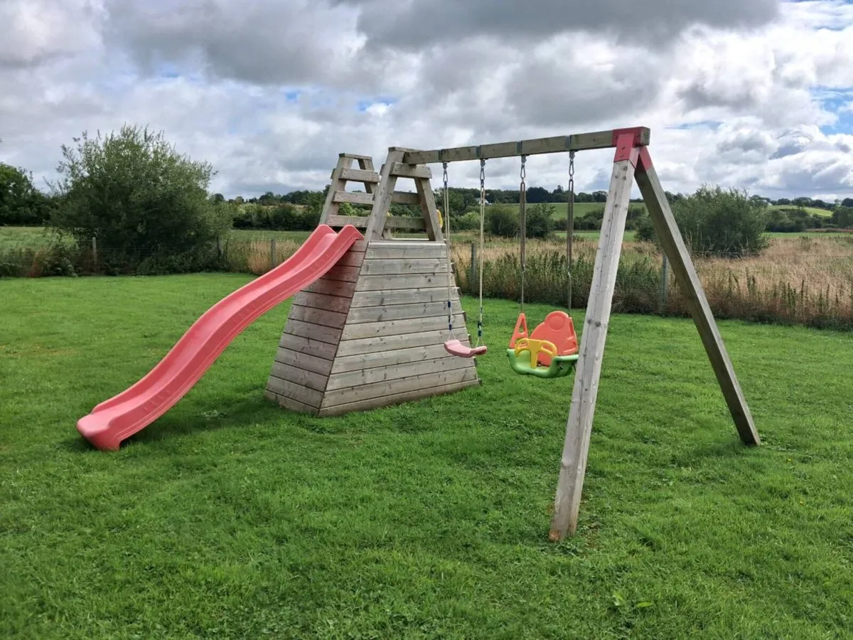Garden swing set - Image 1