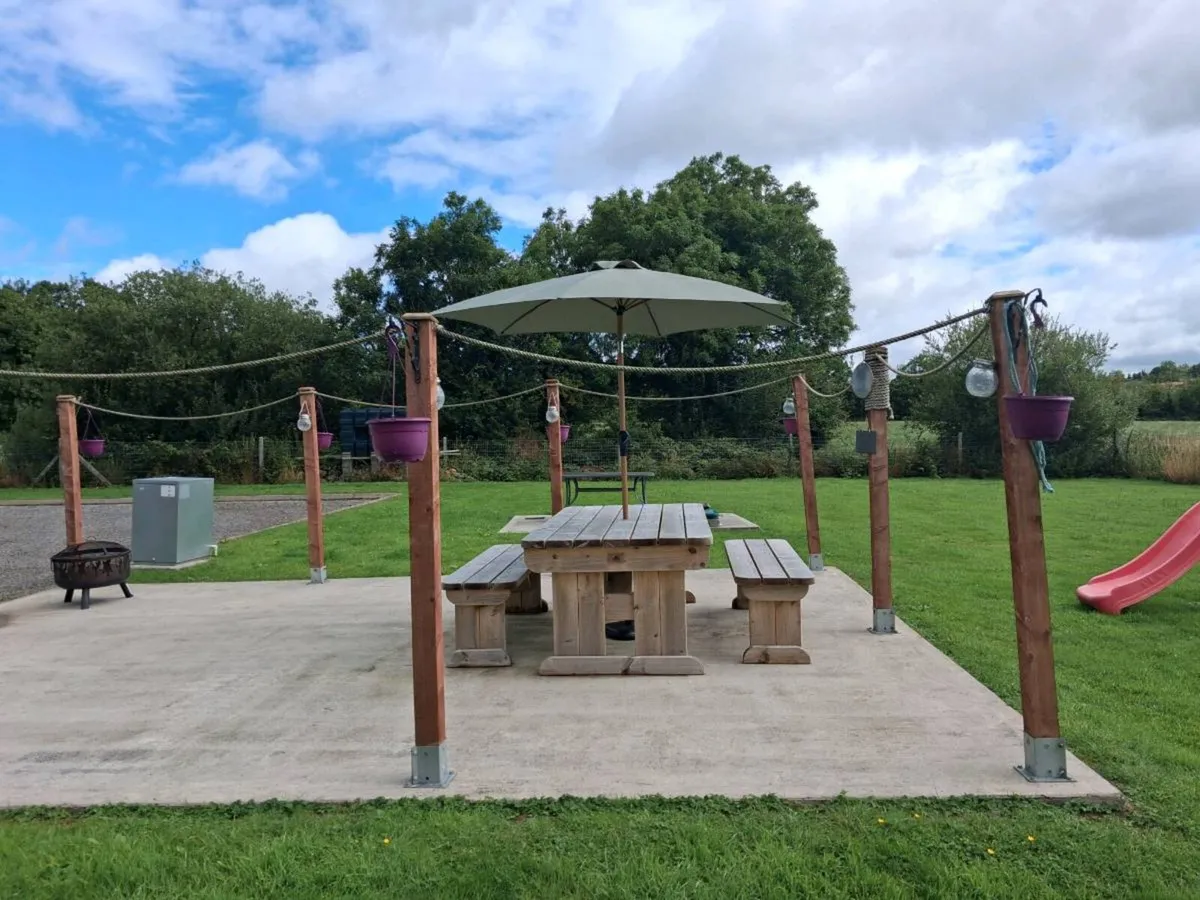 Picnic table and benches umbrella and base - Image 3