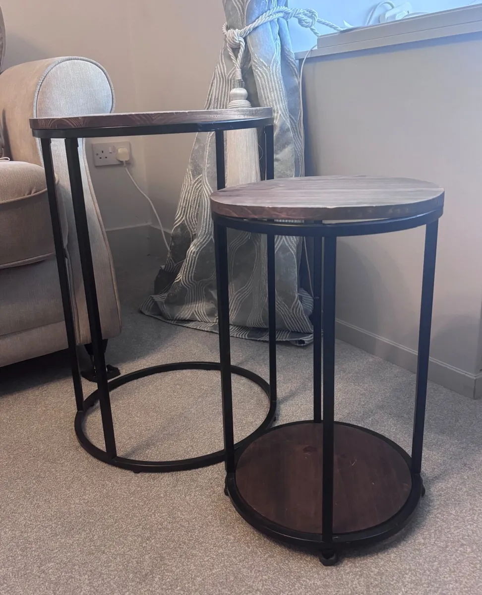 Set of 2 side tables - Image 1