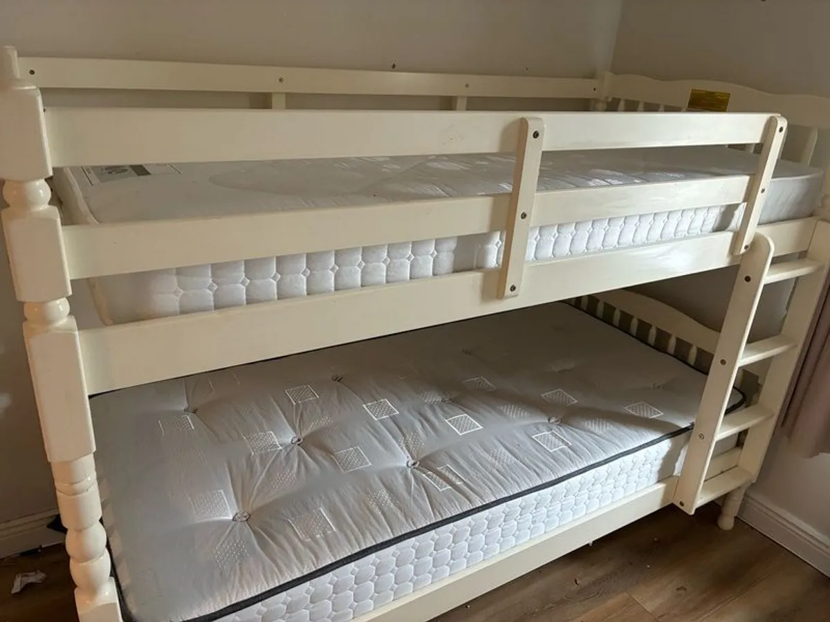 Elliot White Bunk beds with Castlebeds mattresses - Image 1