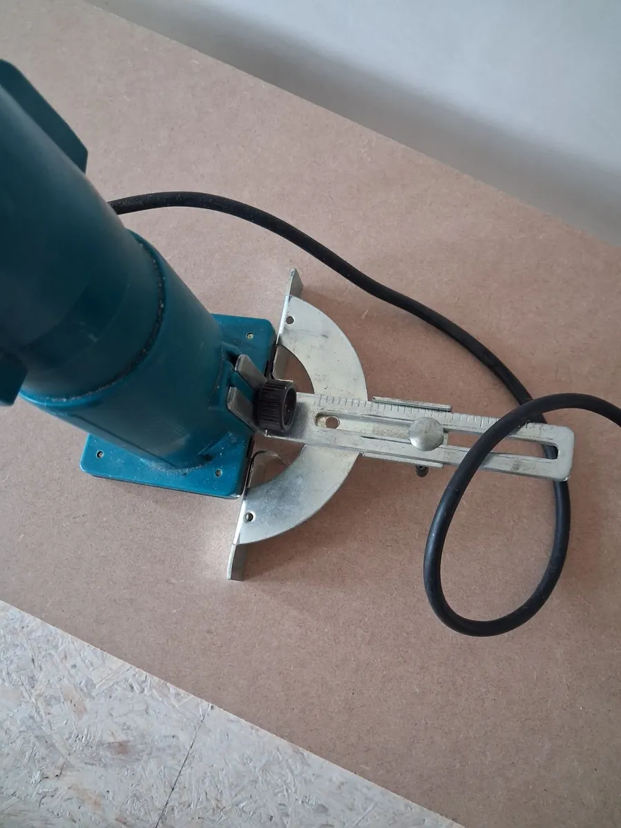 Makita palm router. - Image 4