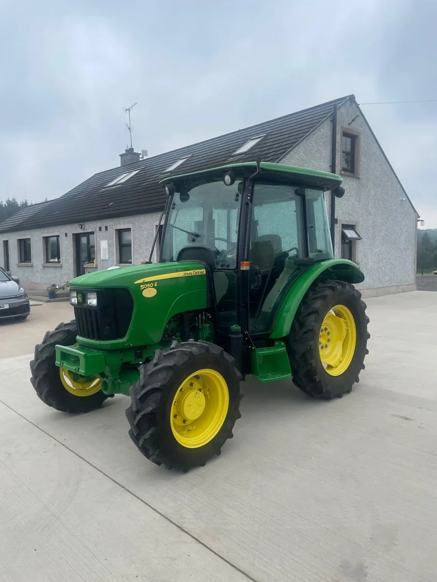John Deere 5050e - Image 2