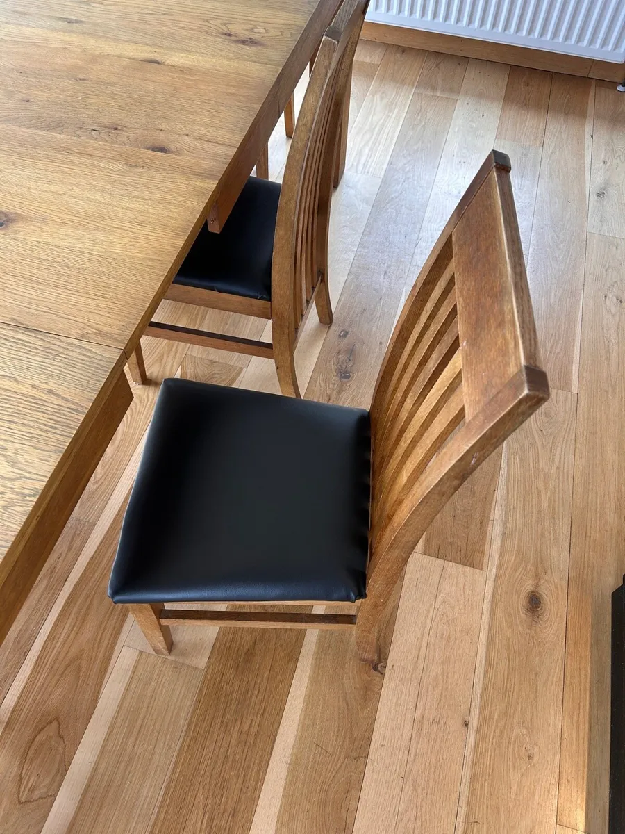 Solid Oak table and chairs - Image 3