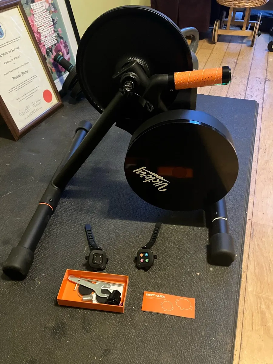 Jet black victory trainer - Image 1