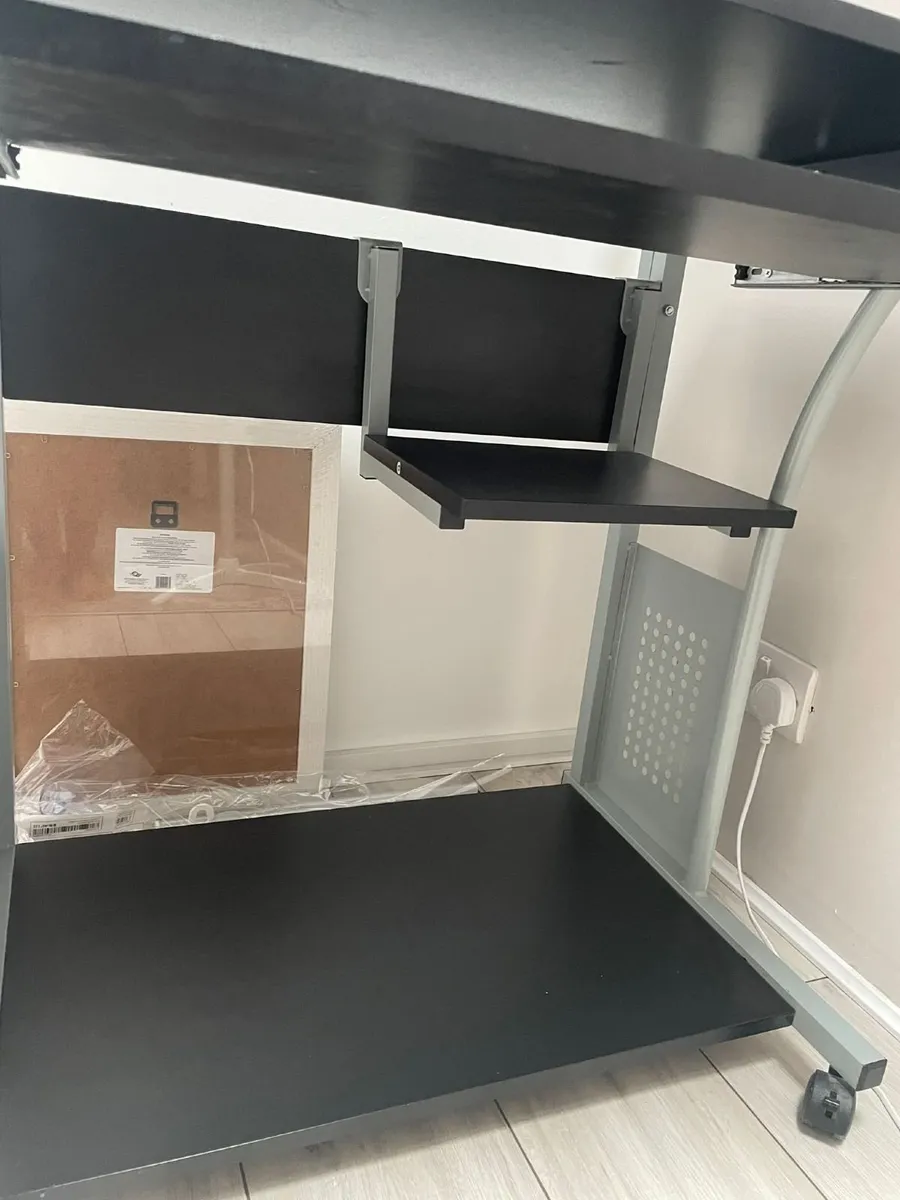 Computer Table/Desk - Image 3