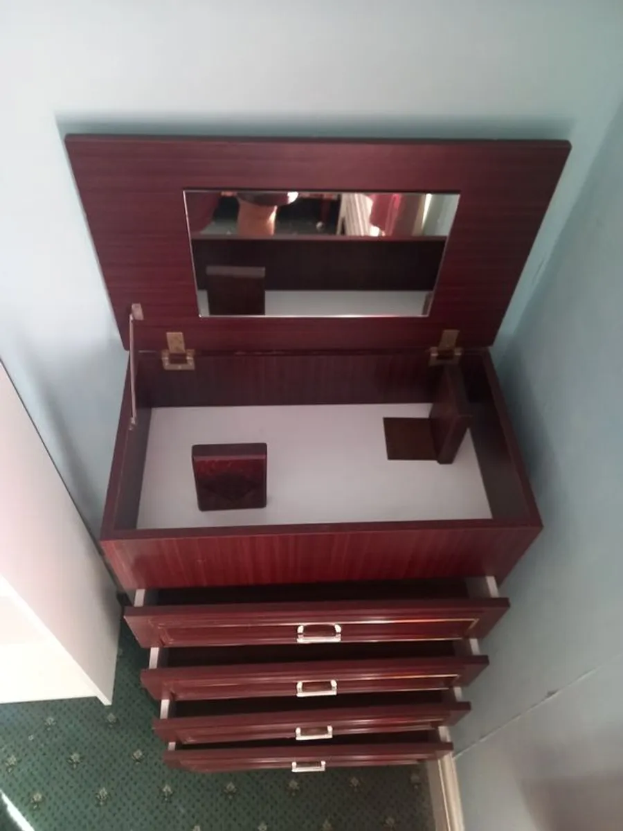 Dressing table /  make-up closet - Image 2