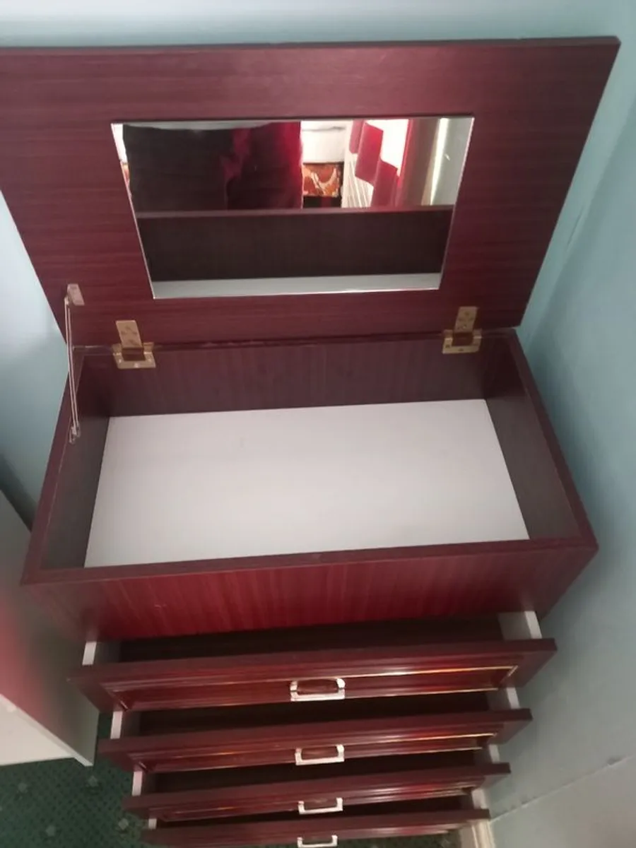 Dressing table /  make-up closet - Image 3
