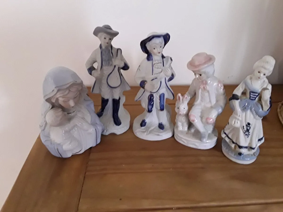 Selection of ornaments eight euro each - Image 2