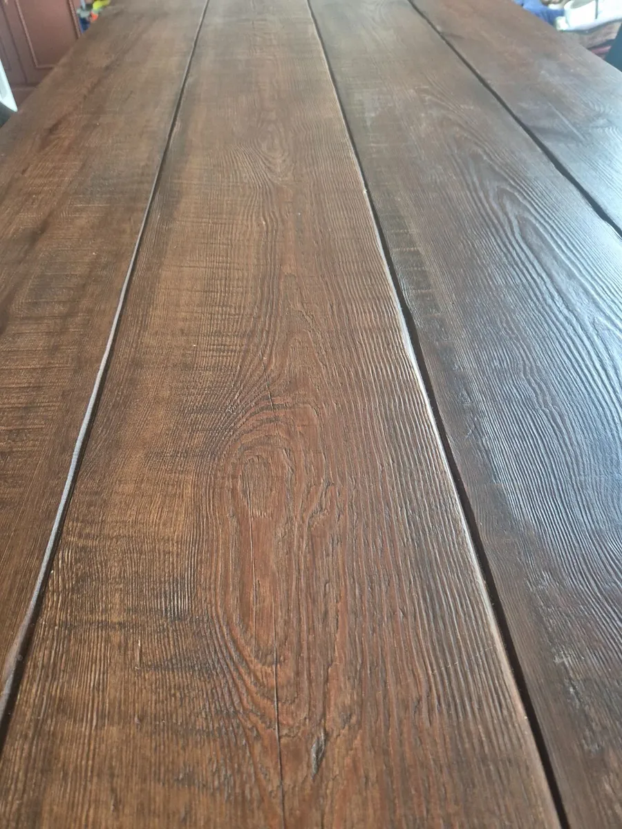 Table and Chairs - Image 4