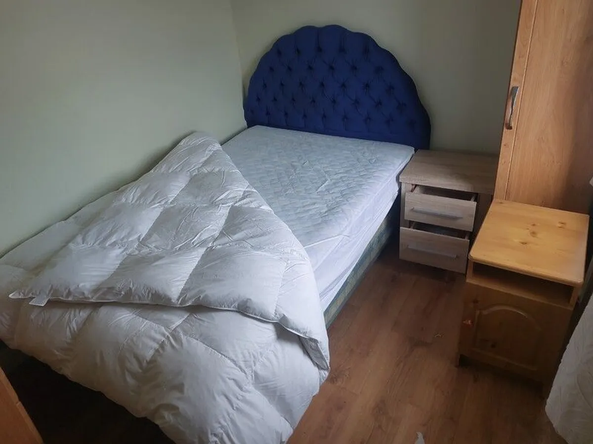 Lockers, chest of drawers, bed and small wardrobe - Image 1