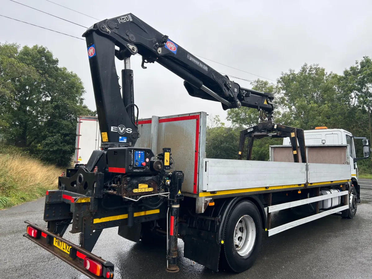 2017 iveco 18 ton flat with 14tm crane - Image 3