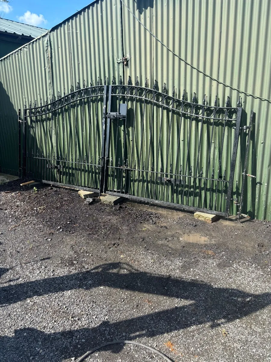 Gates - Image 1