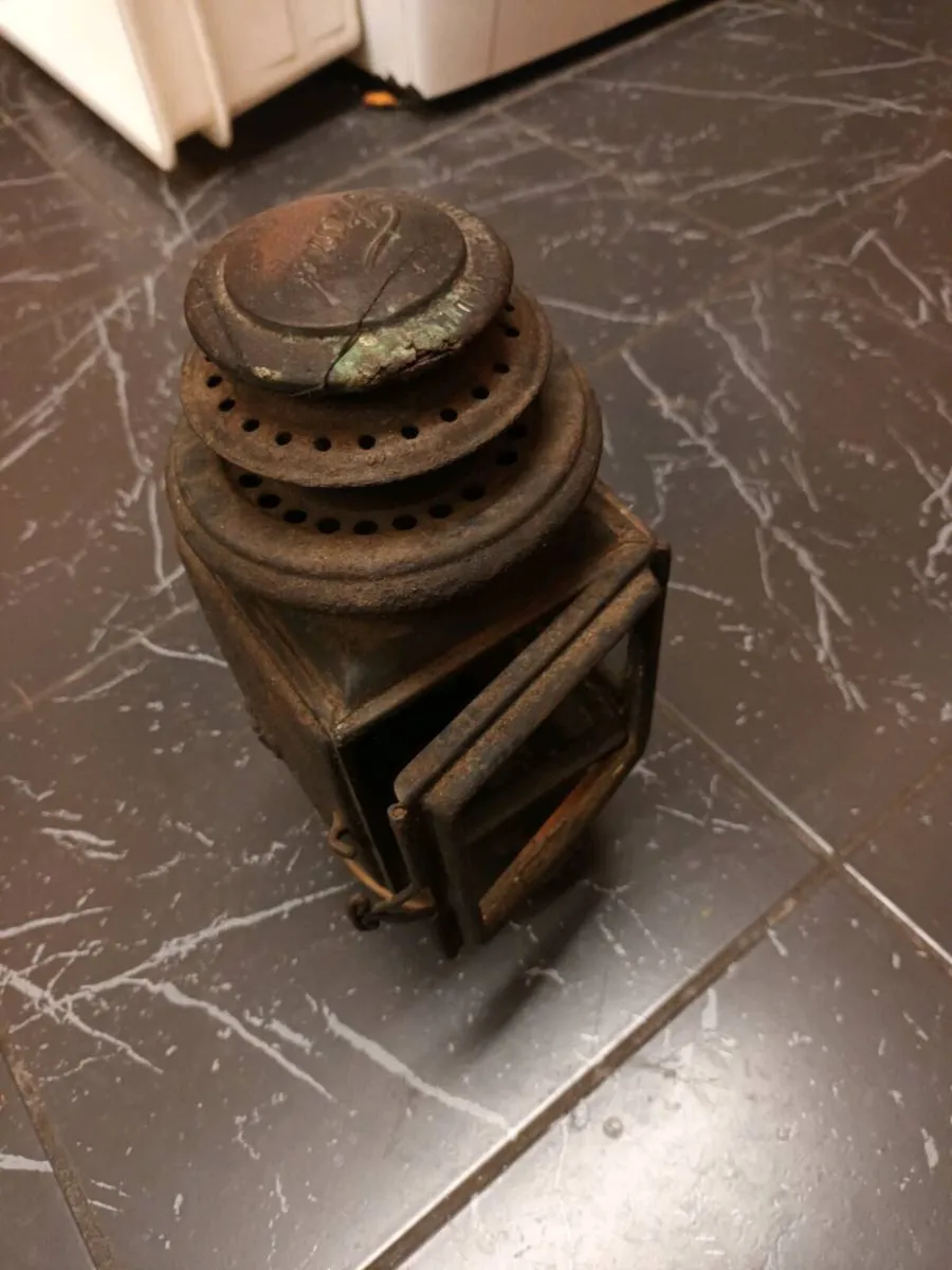 Veteran Car Sidelamp - Image 1