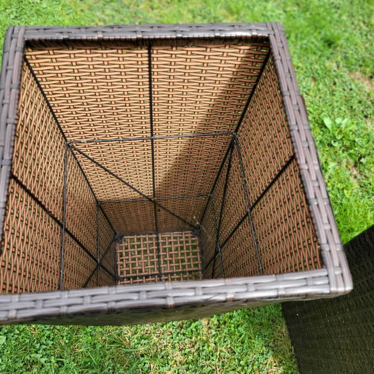 Large Rattan plant pots - Image 3
