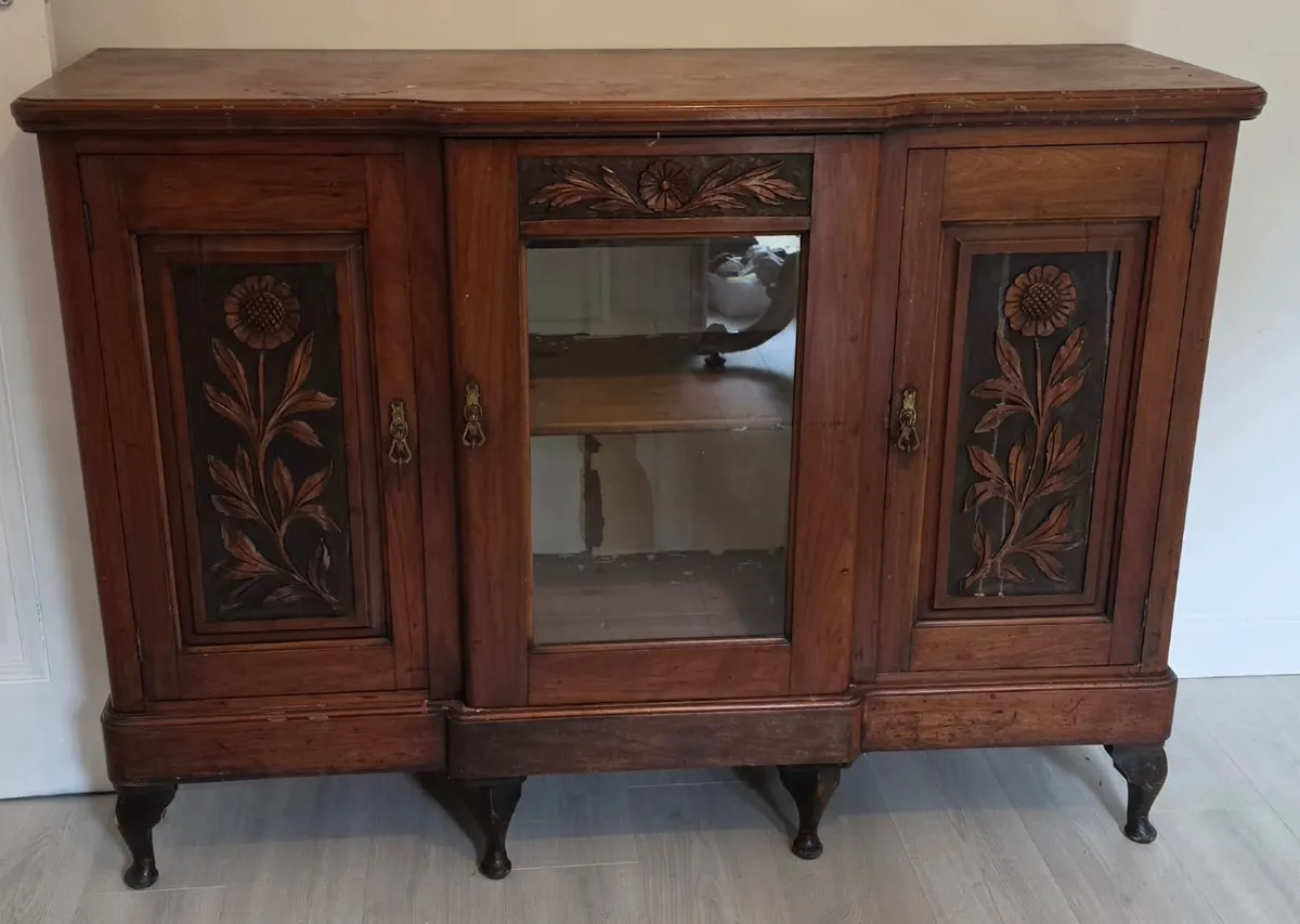 Antique side board/drinks cabinet