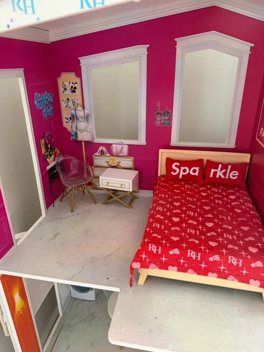 Rainbow high dolls house - Image 2