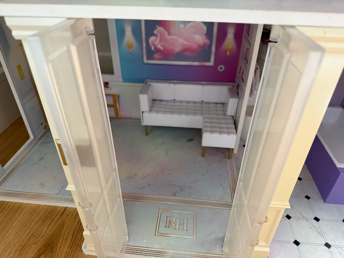 Rainbow high dolls house - Image 4