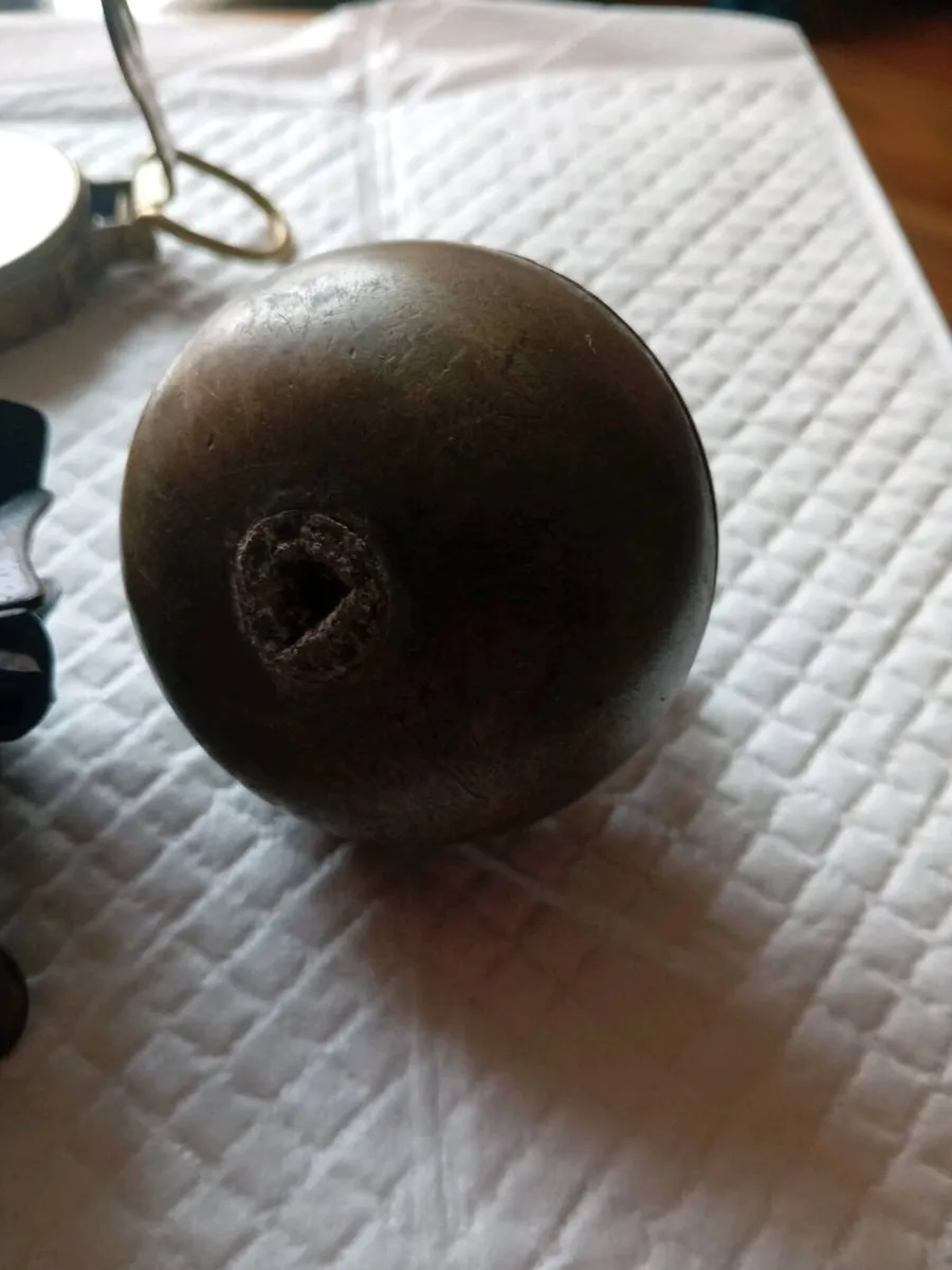 ANTIQUE AND COLLECTABLES - Image 3