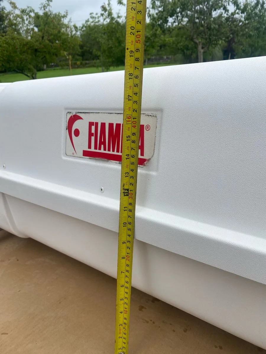 Fiamma. Camper van or car roof box - Image 2