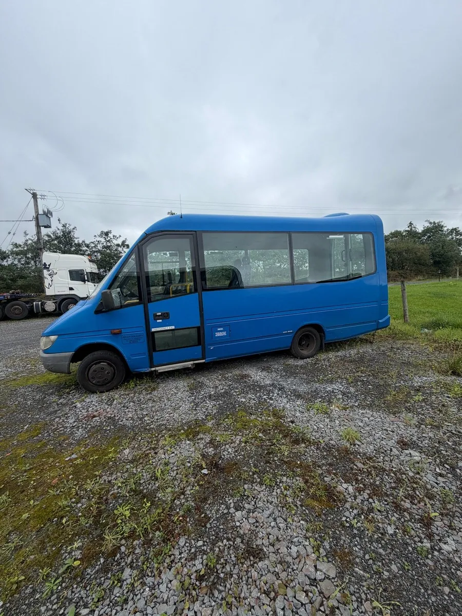 2007 Mercedes Sprinter - Image 2