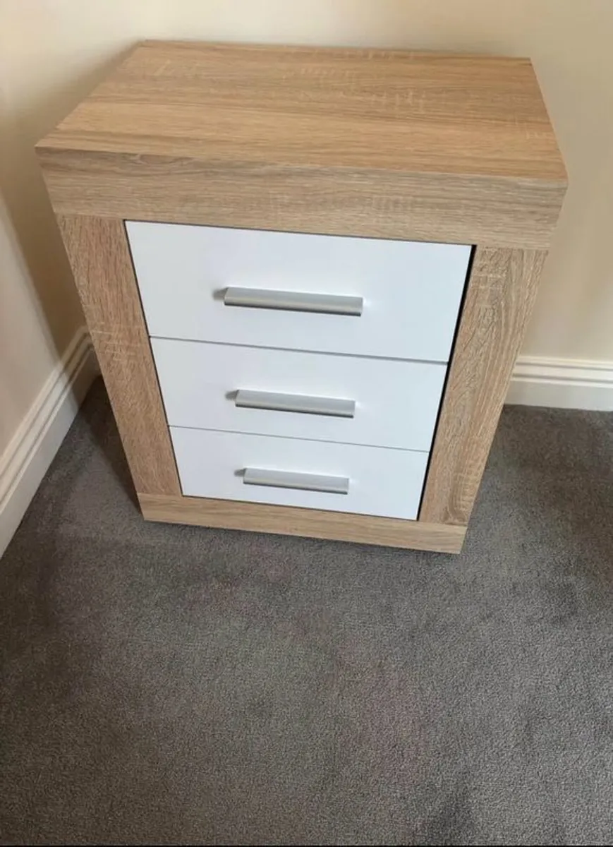 Bedroom locker - Image 2