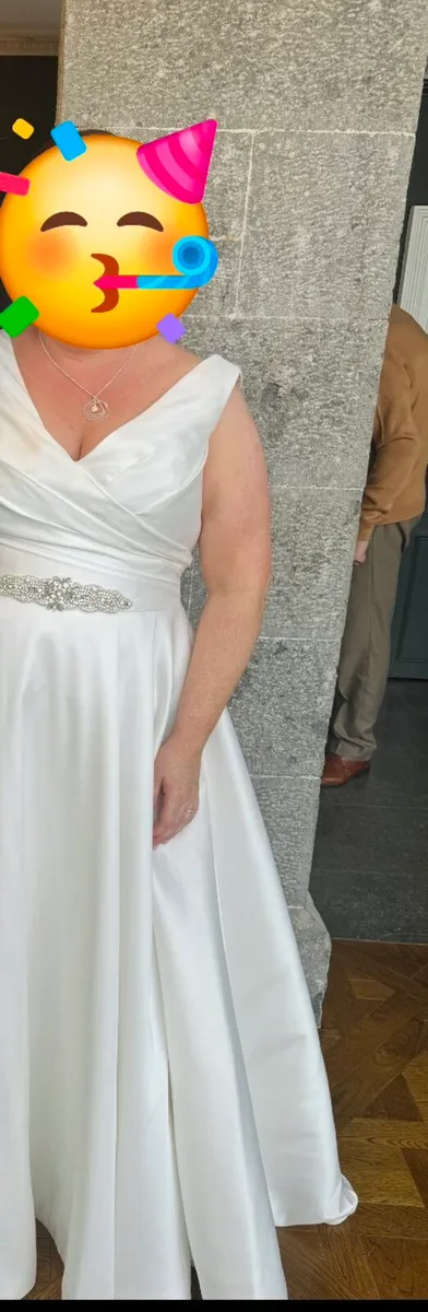 Wedding dress - Image 1