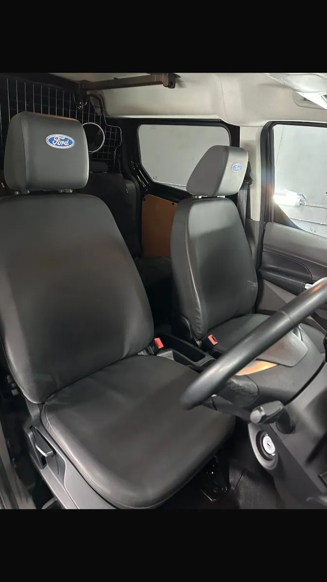 Ford Transit Connect Crew Cab - Image 4
