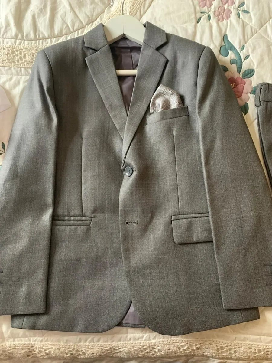 Boys trouser suit age 7yrs - Image 1