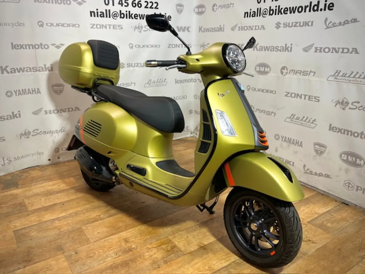 PRE-OWNED Vespa GTS300 - Image 2