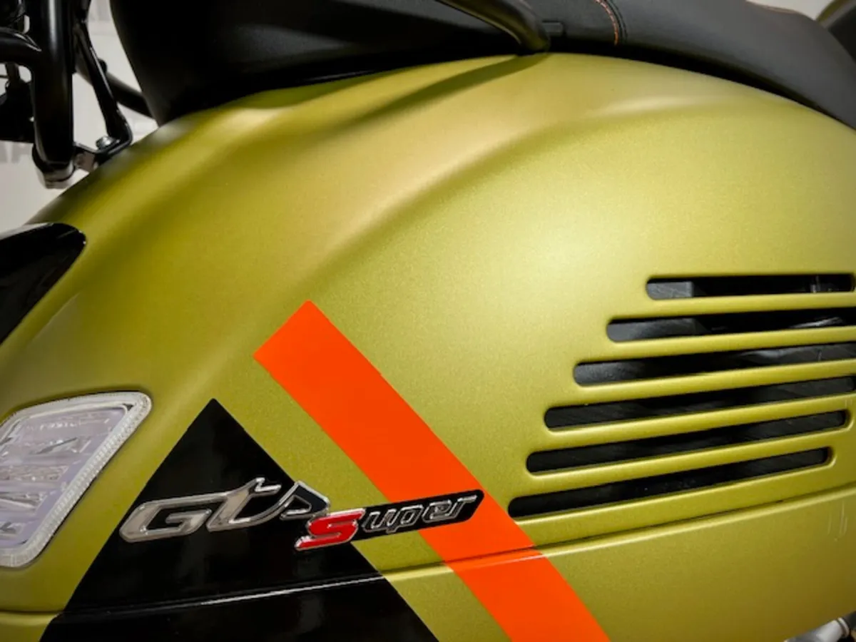 PRE-OWNED Vespa GTS300 - Image 4