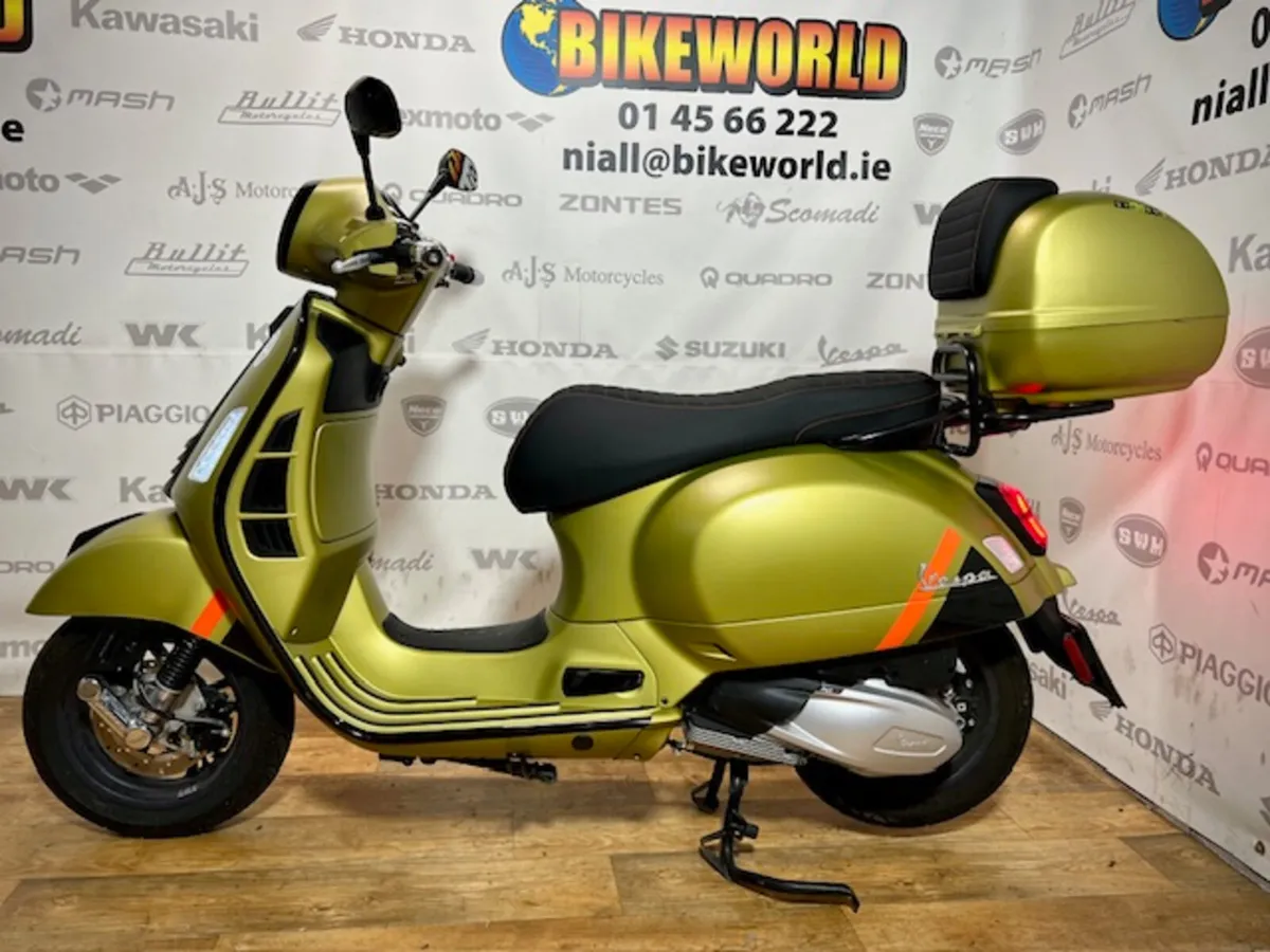 PRE-OWNED Vespa GTS300 - Image 3