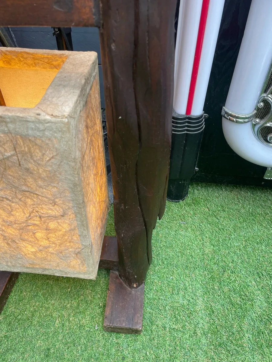 Stunning oak standing lamp - Image 4