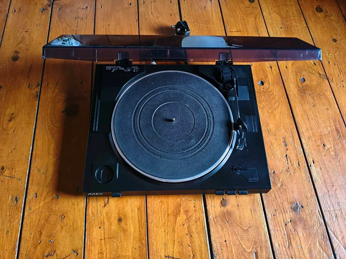 SONY TURN  TABLE AND PIONEER TUNNER - Image 3
