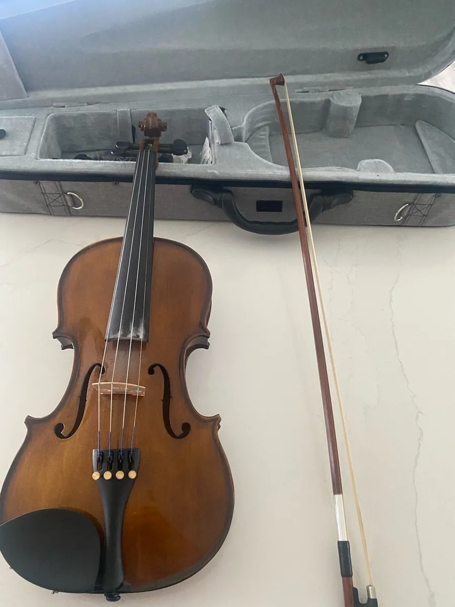 Fiddle 4/4 with bow and case - Image 1
