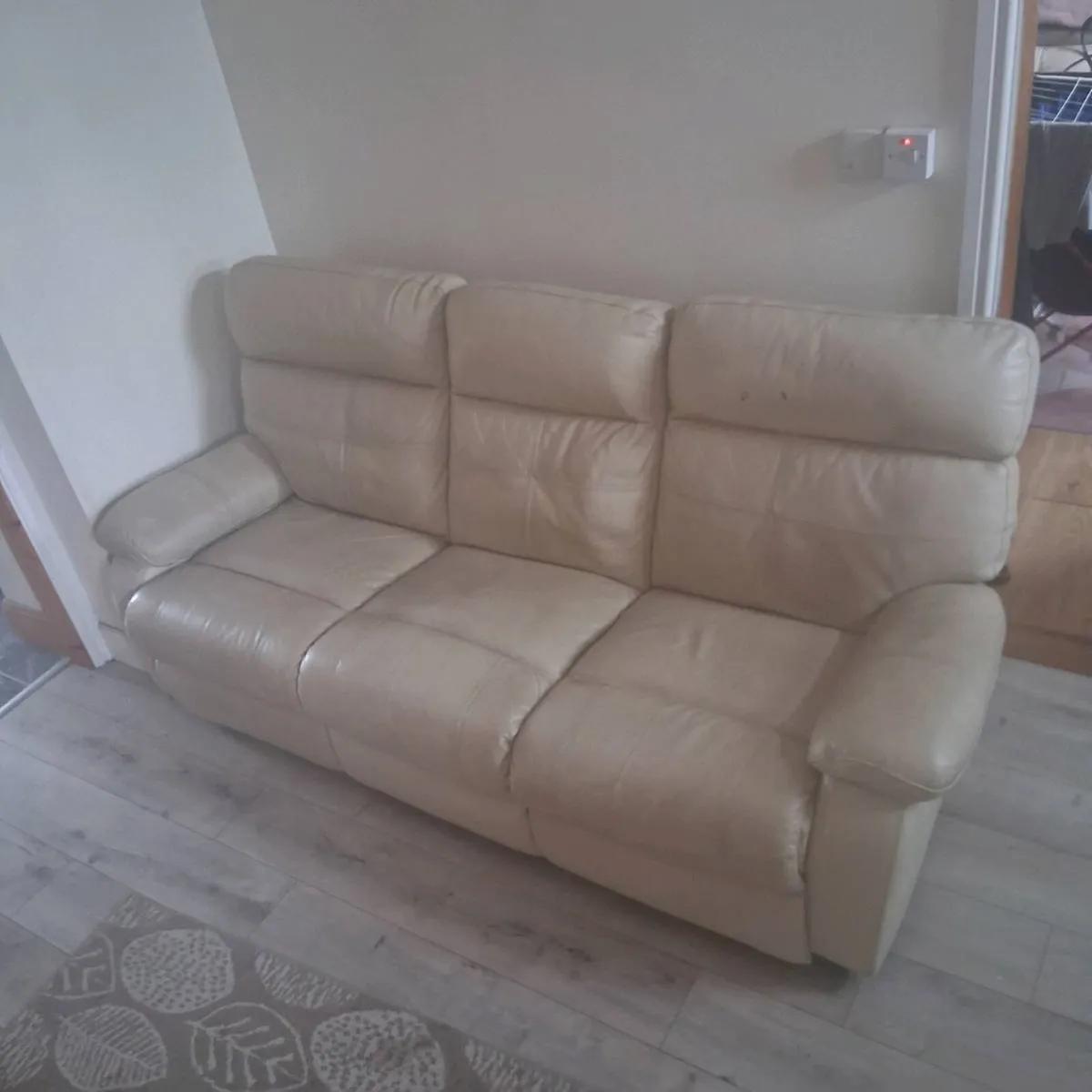 3,2 and 1 couch - Image 2